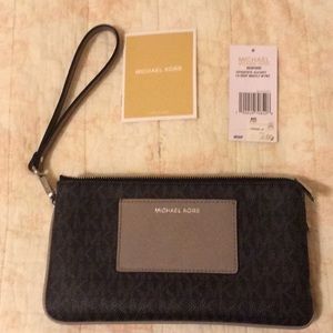 Michael Kors Bedford Wristlet